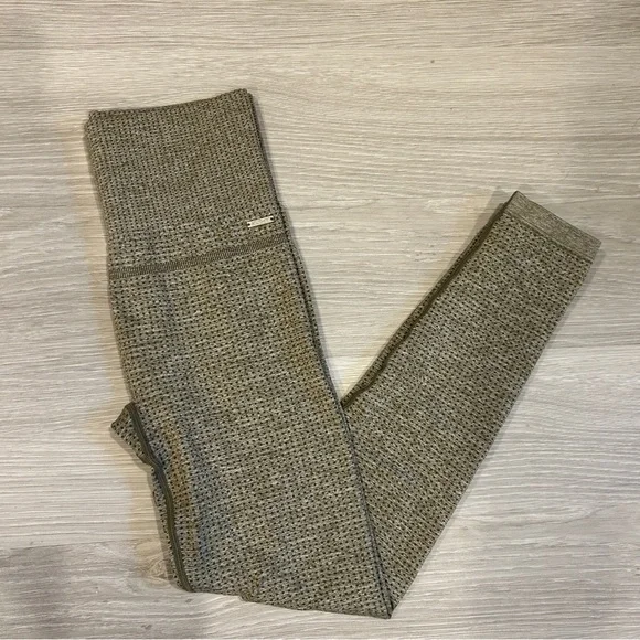 Echt Women’s Green Sensory Seamless Leggings - Small - Picture 2 of 8